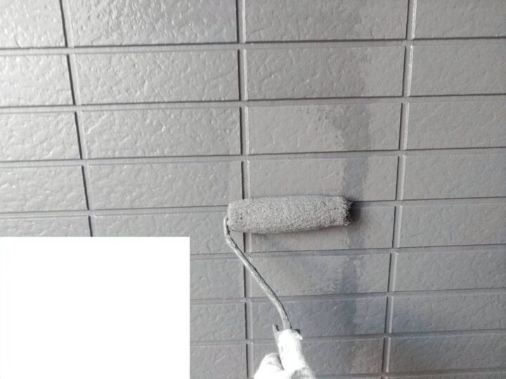 【外壁①】上塗り施工中