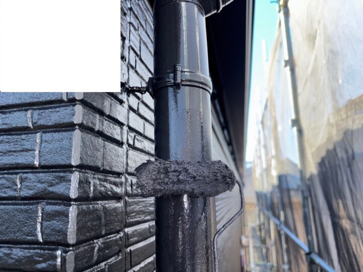 【雨樋】上塗り2回目施工中